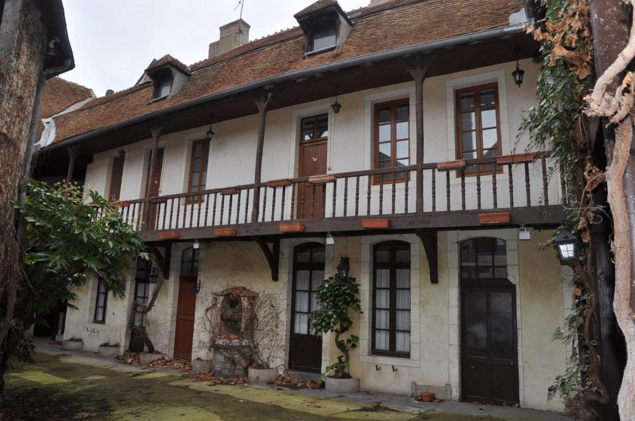 Le Vieux Relais Hotel Cosne-Cours-Sur-Loire Exterior photo