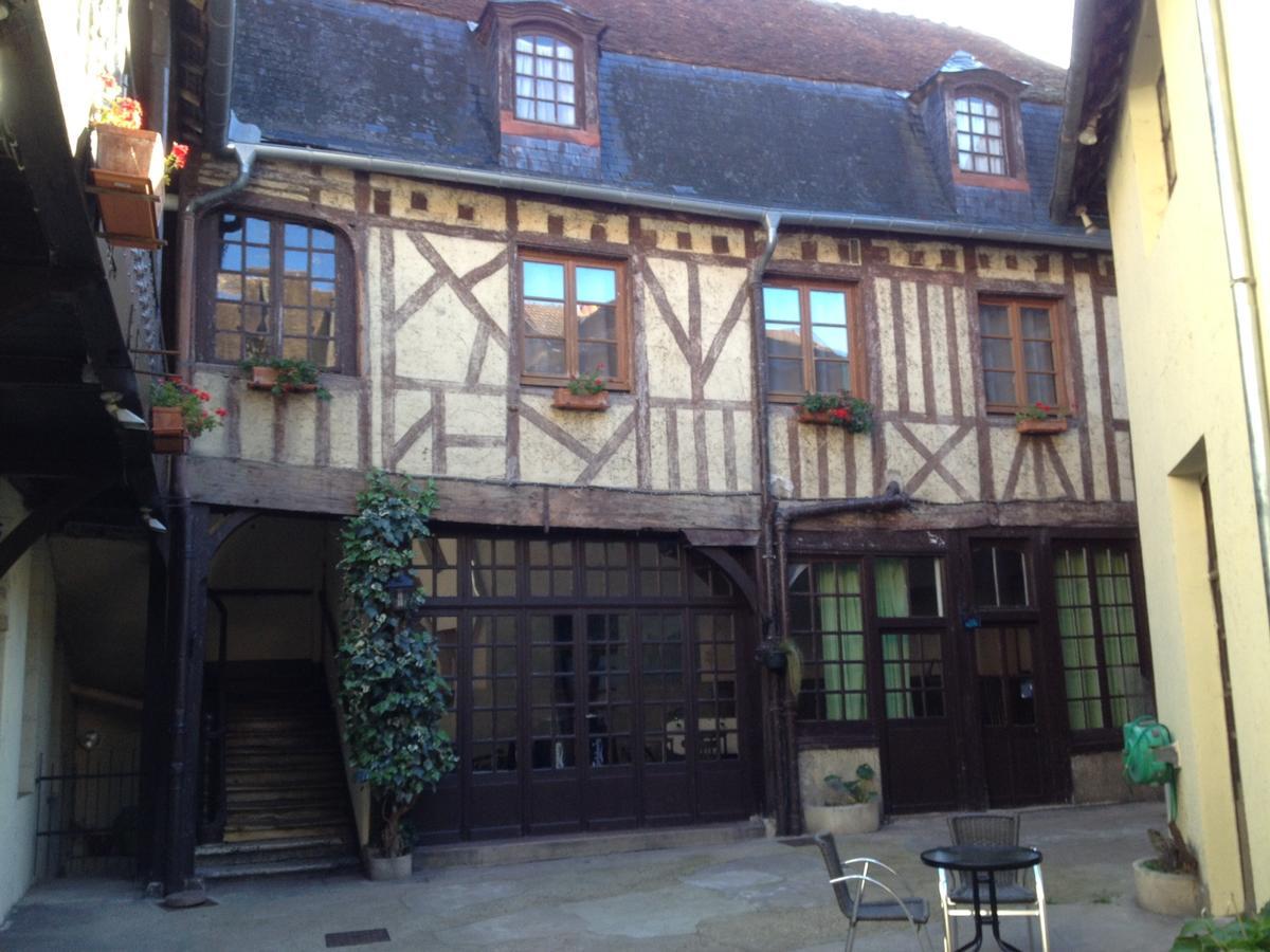 Le Vieux Relais Hotel Cosne-Cours-Sur-Loire Exterior photo