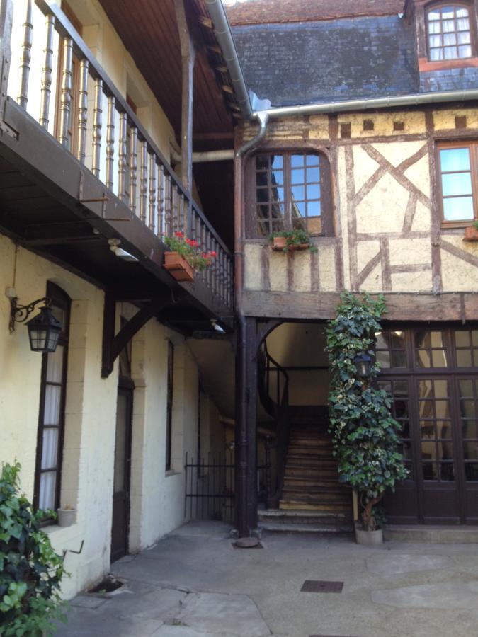 Le Vieux Relais Hotel Cosne-Cours-Sur-Loire Exterior photo