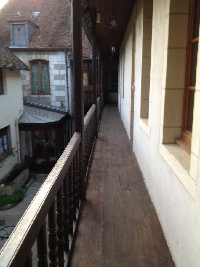 Le Vieux Relais Hotel Cosne-Cours-Sur-Loire Exterior photo